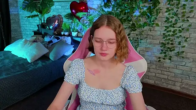 Mia Mooore online show from 02-09-26, 01:31