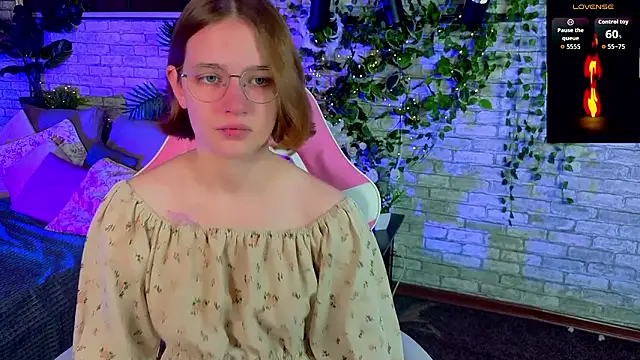 Mia Mooore online show from 01-18-26, 01:36