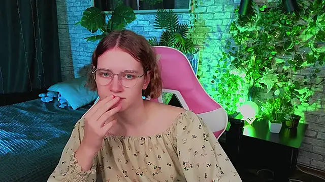 Mia Mooore online show from 02-20-26, 01:24