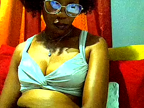 Snapshot of PreettyTee chatting on 04-14-26, 11:21 PreettyTee online show from 04-14-26, 11:21