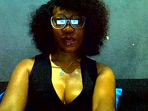 Snapshot of PreettyTee chatting on 07-17-26, 01:47 PreettyTee online show from 07-17-26, 01:47
