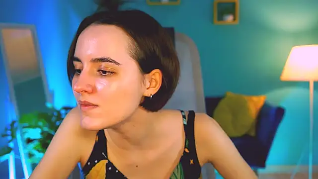 Snapshot of KateWillows chatting on 12-18-25, 04:17 KateWillows online show from 12-18-25, 04:17