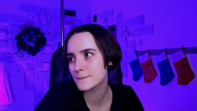 Snapshot of KateWillows chatting on 12-16-25, 08:18 KateWillows online show from 12-16-25, 08:18