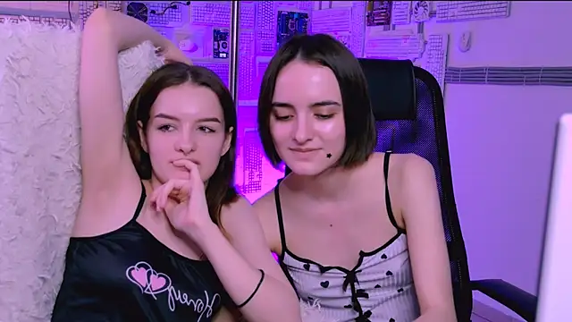 KateWillows online show from 04-16-26, 06:47