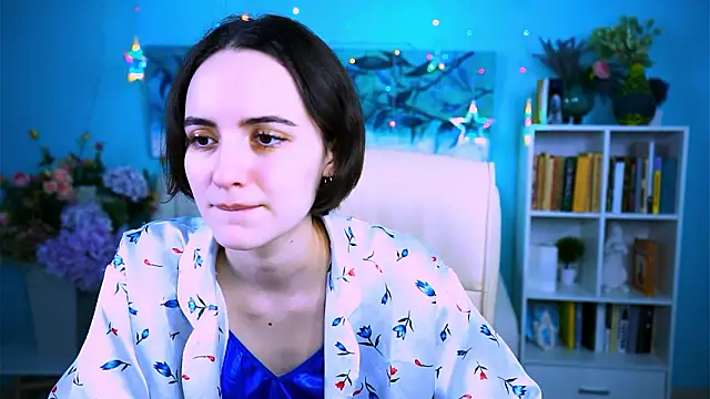 KateWillows online show from 02-12-26, 04:12