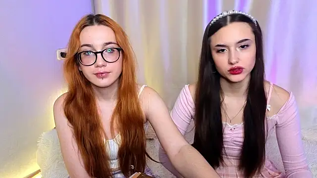 sunny luna online show from 11-28-25, 02:28