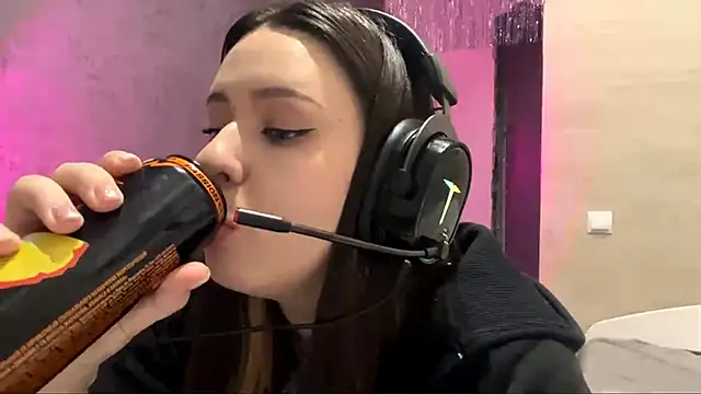 AngeliqueSulima online show from 12-18-25, 02:10