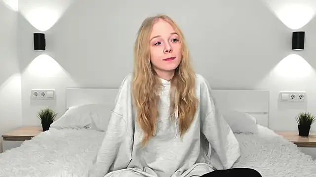 GhisllaineWestler online show from 12-04-25, 04:33