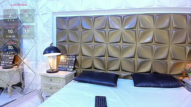 Snapshot of MarianaMontezz chatting on 12-14-25, 12:00 MarianaMontezz online show from 12-14-25, 12:00