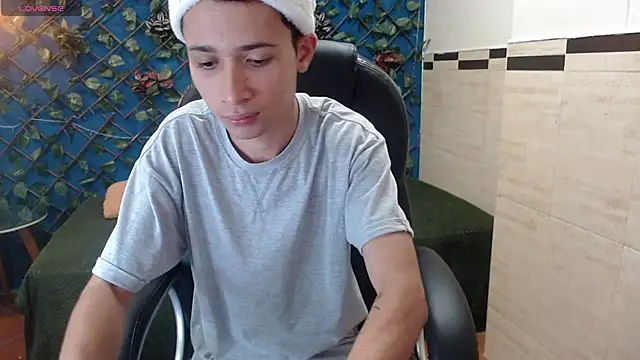 Snapshot of LucassSmith11 chatting on 12-20-25, 11:46 LucassSmith11 online show from 12-20-25, 11:46