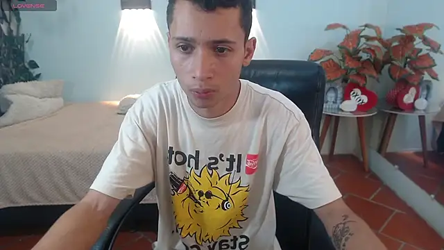 Snapshot of LucassSmith11 chatting on 12-05-25, 11:53 LucassSmith11 online show from 12-05-25, 11:53