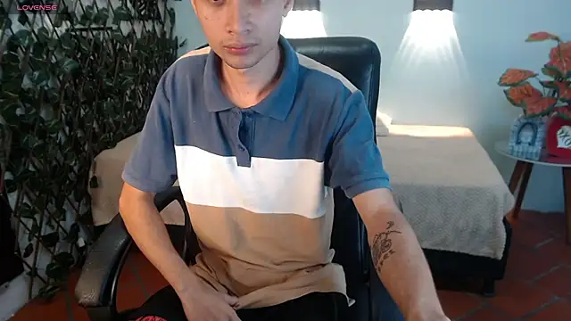 Snapshot of LucassSmith11 chatting on 01-11-26, 12:12 LucassSmith11 online show from 01-11-26, 12:12