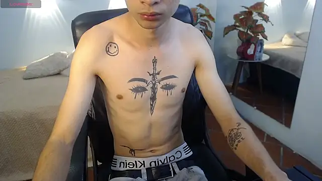 Snapshot of LucassSmith11 chatting on 01-10-26, 11:38 LucassSmith11 online show from 01-10-26, 11:38