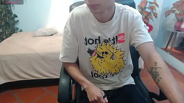 Snapshot of LucassSmith11 chatting on 12-18-25, 11:47 LucassSmith11 online show from 12-18-25, 11:47