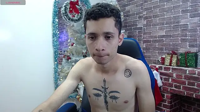 Snapshot of LucassSmith11 chatting on 12-21-25, 12:18 LucassSmith11 online show from 12-21-25, 12:18