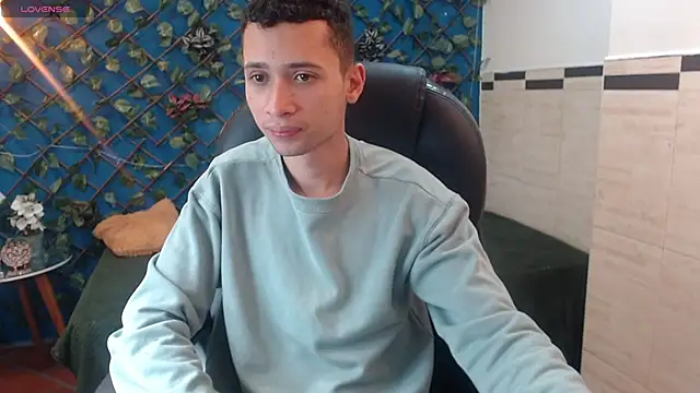 Snapshot of LucassSmith11 chatting on 01-06-26, 12:20 LucassSmith11 online show from 01-06-26, 12:20