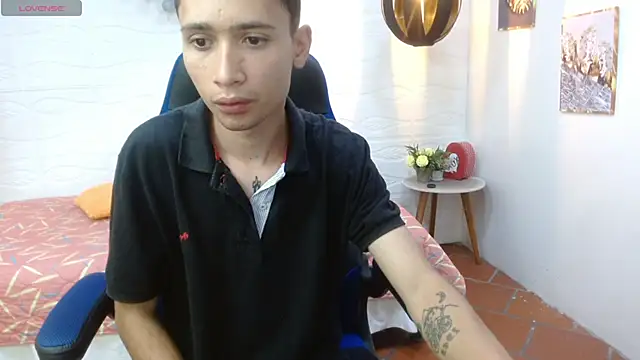 Snapshot of LucassSmith11 chatting on 12-02-25, 01:46 LucassSmith11 online show from 12-02-25, 01:46