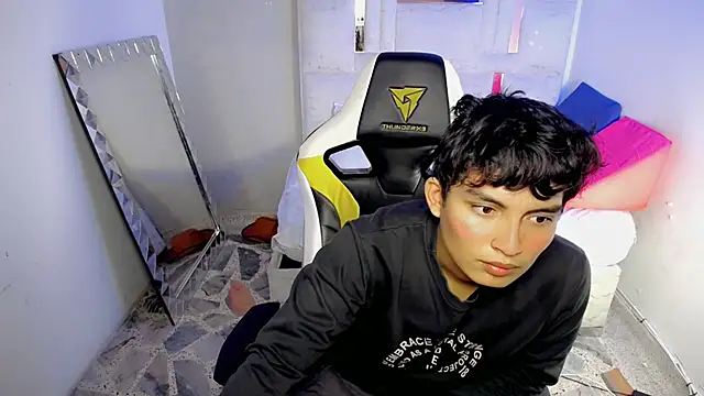 Green XoX online show from 01-11-26, 01:51