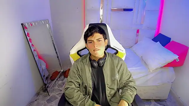 Green XoX online show from 01-10-26, 02:01