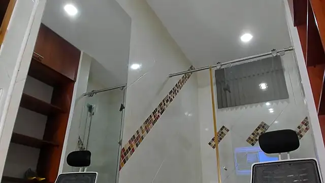 Snapshot of AnitaDuque chatting on 12-20-25, 02:14 AnitaDuque online show from 12-20-25, 02:14