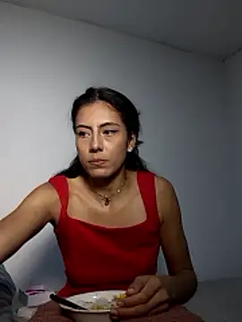 Snapshot of laia_williamss chatting on 01-13-26, 12:25 laia williamss online show from 01-13-26, 12:25