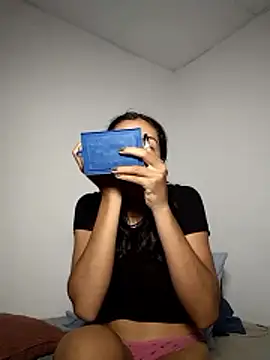 Snapshot of laia_williamss chatting on 01-11-26, 12:17 laia williamss online show from 01-11-26, 12:17