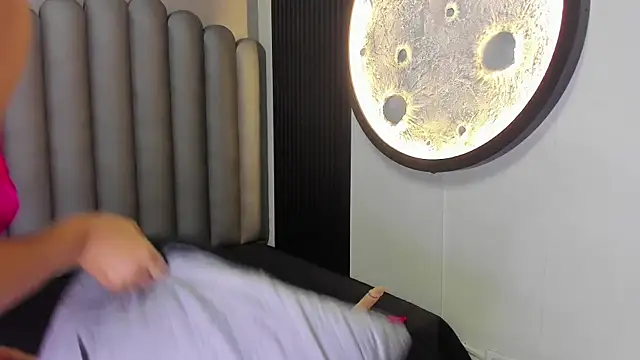 sarah cleir online show from 12-02-25, 01:46