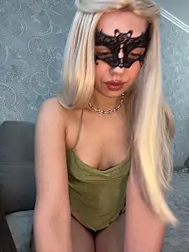 Snapshot of s4rah chatting on 05-14-26, 09:28 s4rah online show from 05-14-26, 09:28