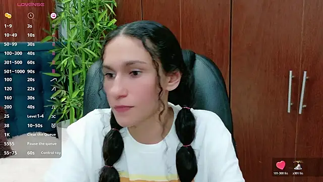 Snapshot of violeta_0426 chatting on 12-21-25, 12:35 violeta 0426 online show from 12-21-25, 12:35