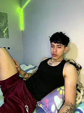 wil hot online show from 12-17-25, 03:28