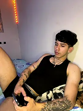 wil hot online show from 12-18-25, 03:38