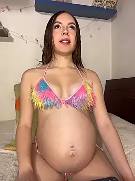 Snapshot of little_valen chatting on 02-24-26, 01:17 little valen online show from 02-24-26, 01:17