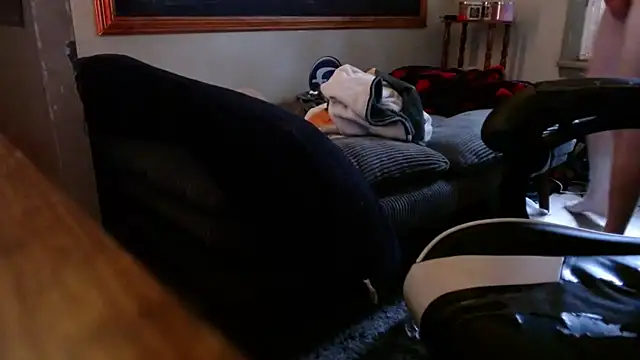 Snapshot of ilovefeet27 chatting on 07-18-26, 09:23 ilovefeet27 online show from 07-18-26, 09:23
