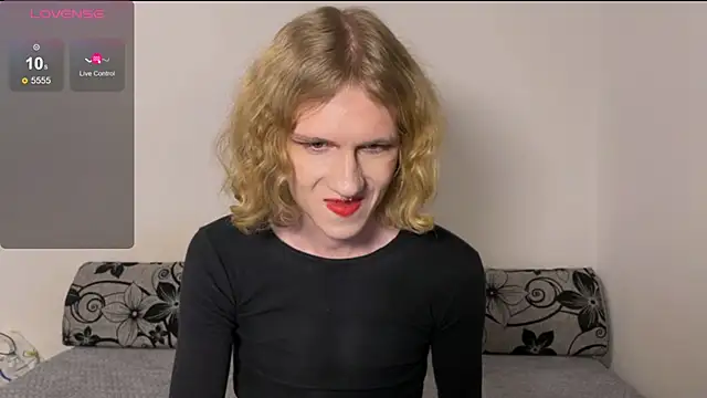 Snapshot of Avery_adam chatting on 12-13-25, 10:27 Avery adam online show from 12-13-25, 10:27