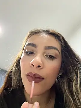 Snapshot of Julieta-8 chatting on 11-30-25, 11:49 Julieta-8 online show from 11-30-25, 11:49