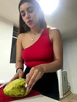 Snapshot of Julieta-8 chatting on 12-18-25, 01:55 Julieta-8 online show from 12-18-25, 01:55