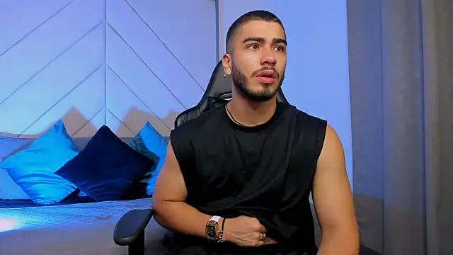 Franco banderas online show from 01-13-26, 03:49