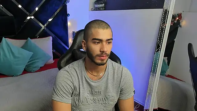 Franco banderas online show from 12-17-25, 12:54