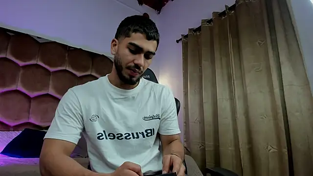 Franco banderas online show from 02-17-26, 11:40