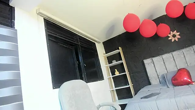 Snapshot of Cherrybombs_ chatting on 04-28-26, 03:44 Cherrybombs online show from 04-28-26, 03:44