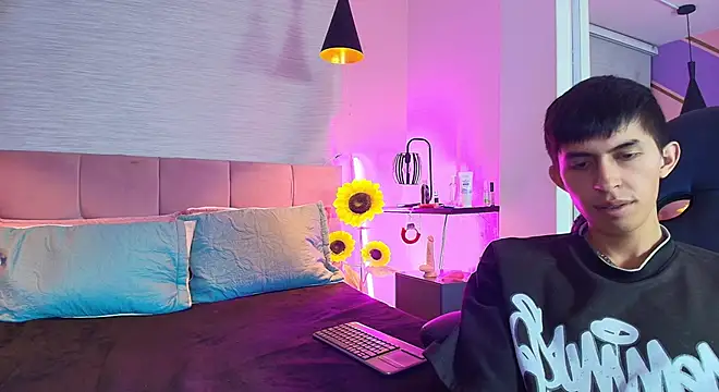 Bella Damon  online show from 01-12-26, 11:20