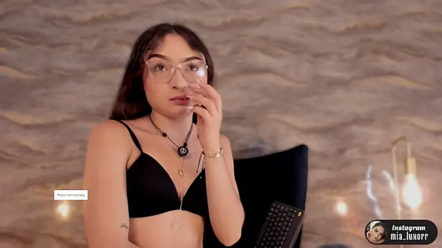 Mia Luxor online show from 04-12-26, 11:35