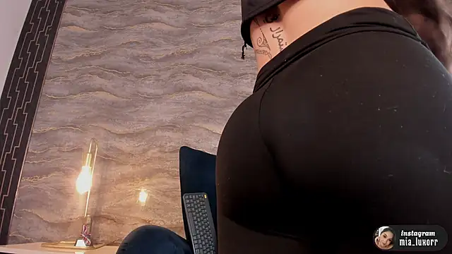 Mia Luxor online show from 04-05-26, 11:39