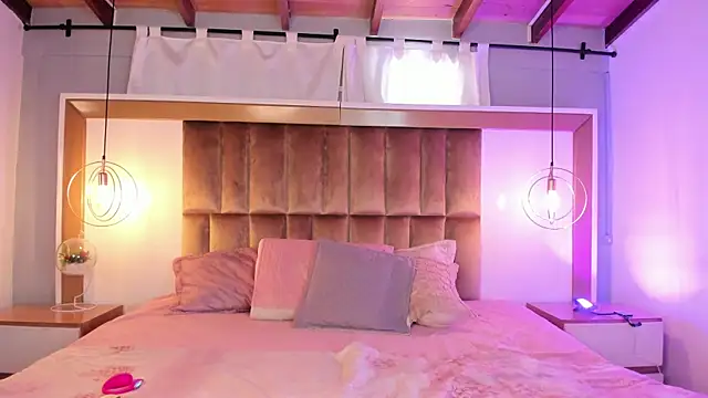 BrianaJhons19 online show from 04-18-26, 08:20