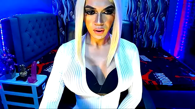 Snapshot of cruelahna chatting on 12-16-25, 04:55 cruelahna online show from 12-16-25, 04:55