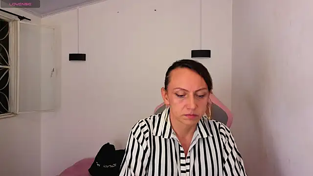 Ivonne ferrer   online show from 12-02-25, 03:19