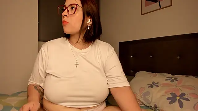 Snapshot of Meggan_Moree chatting on 07-16-26, 11:46 Meggan Moree online show from 07-16-26, 11:46