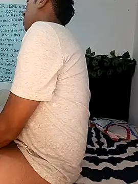 Snapshot of Varek_biglatin_dick chatting on 12-14-25, 12:17 Varek biglatin dick online show from 12-14-25, 12:17