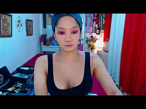 Snapshot of UrScreenGoddess chatting on 12-16-25, 10:36 UrScreenGoddess online show from 12-16-25, 10:36