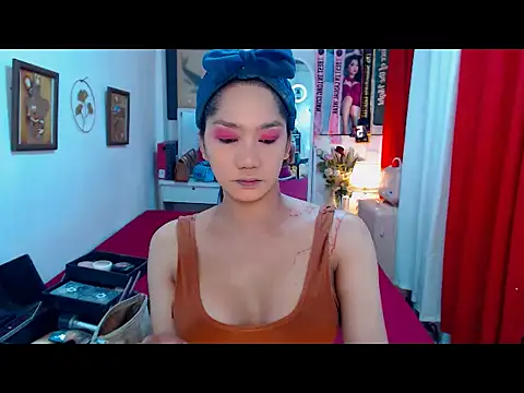 Snapshot of UrScreenGoddess chatting on 12-18-25, 08:56 UrScreenGoddess online show from 12-18-25, 08:56